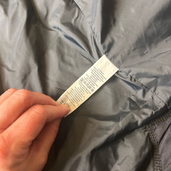 L.L. Bean Black Sherpa Fleece Vest with Zip Front - Picture 11 of 11